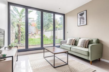 2 bedroom ground floor flat to rent - Photo 4