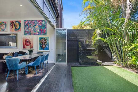 Architect-Designed Family Oasis in Prestigious Rose Bay Locale - Photo 5