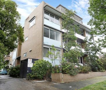 Modern Comfort, Leafy Outlook & Unbeatable St Kilda Location - Photo 3