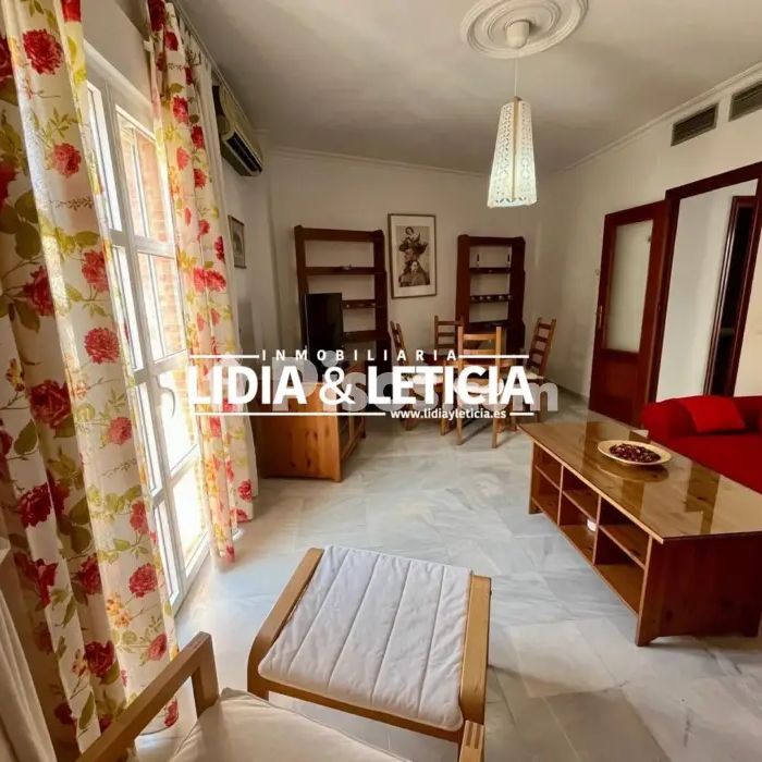 Piso en alquiler en Centro - Photo 1