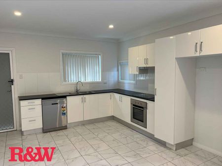SPACIOUS GRANNY FLAT !! - Photo 4