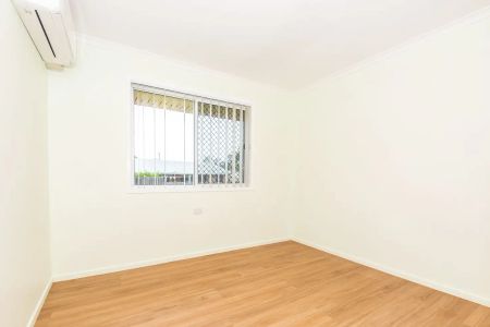 “Fully Renovated Modern 3-Bedroom Home with Comfort and Convenience” - Photo 4