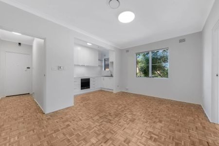 FULLY RENOVATED, TWO BEDROOM APARTMENT! - Photo 5