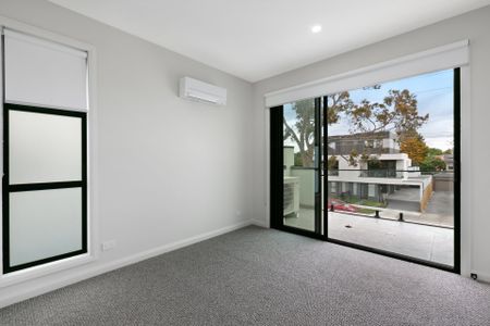 Brand New Townhouse with a Practical, Well-Designed Layout - Photo 3