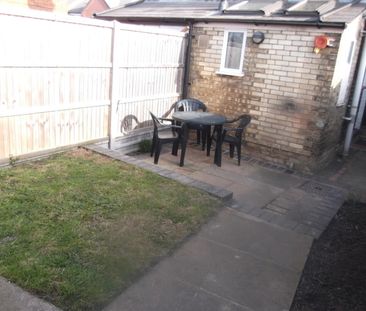 2 bedroom House - Fishers Green Road, Stevenage - Photo 4
