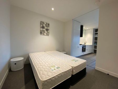 Furnished One-Bedroom Apartment in the Heart of Carlton - Photo 2
