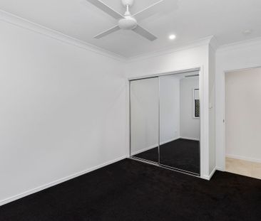 NEAR NEW EXECUTIVE HOME WITH DUCTED AIR CONDITIONING - Photo 4