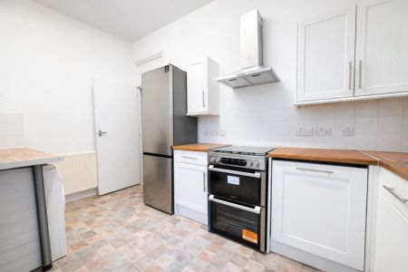 2 Bedroom Maisonette - Photo 5