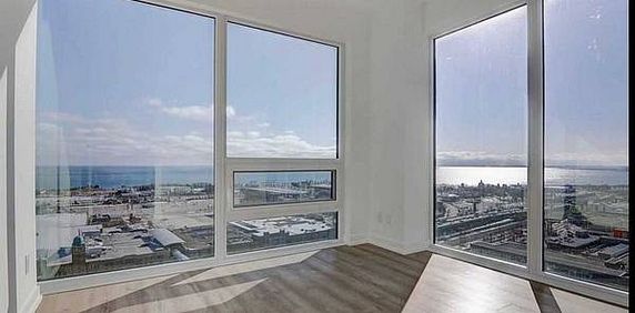 3 Bedroom, 2 Bathroom - Liberty Market Tower - Photo 2