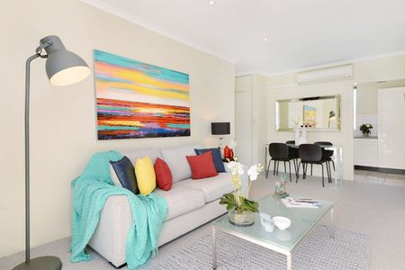 Quiet Sunny 3-Bedroom Apartment with Lock-Up Garage - Photo 2