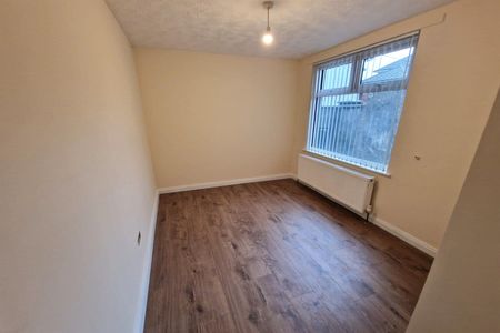 1, 39, Thorndale Avenue, Belfast, BT14 6B - Photo 3