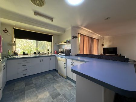 Three bedroom villa in a great location - Photo 2