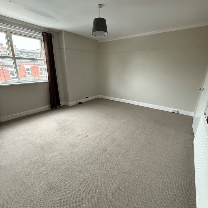 2 Bed Flat, Methley Drive, LS7 - Photo 1