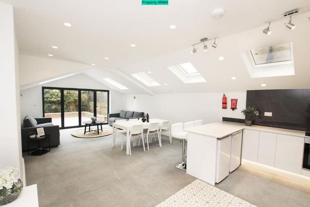 6 bedroom terraced house to rent - Photo 1