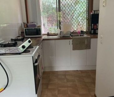 2 Bedroom duplex in popular location - Photo 5