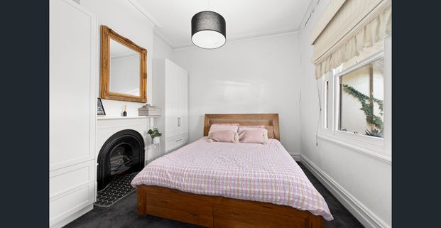 Renovated period charm! - Photo 1