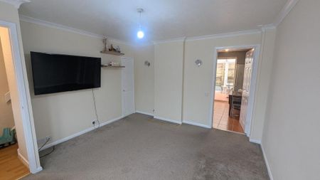 3 bedroom detached house to rent - Photo 2
