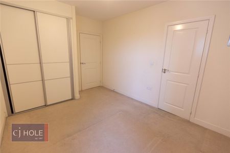 Long Down Avenue, - Photo 2