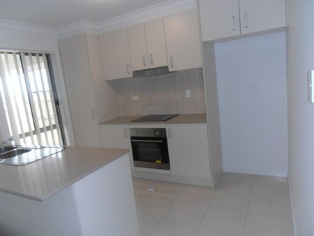 3 Bedroom Duplex in Andergrove Lakes - Photo 3