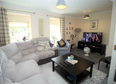 FLAT 1 Chestnut Court, - Photo 5