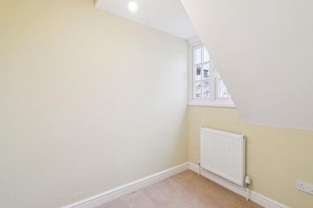 4 bedroom semi-detached house to rent - Photo 5