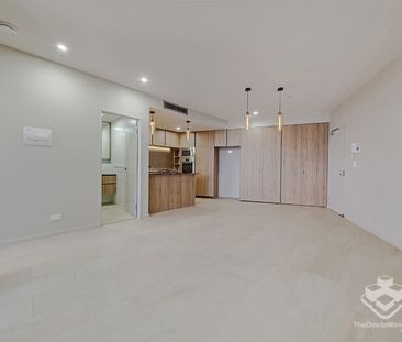 Stylish High-Floor One-Bedroom Apartment with Spacious Balcony | Op... - Photo 1