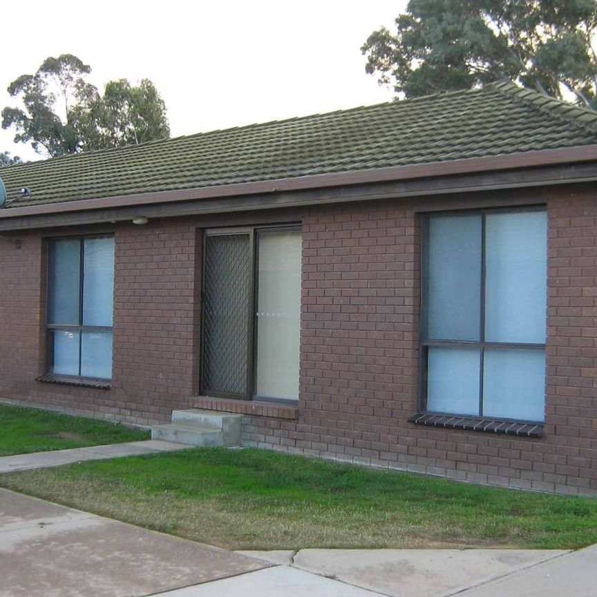 Neat, Comfortable & Convenient Living in Springdale Heights - Photo 2