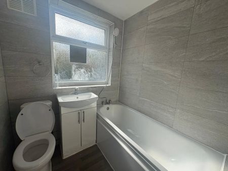 4 bed semi-detached house to rent in Turner Road, Edgware, HA8 - Photo 3