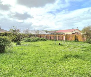 Sun-Drenched Living in Whanganui East - Photo 3