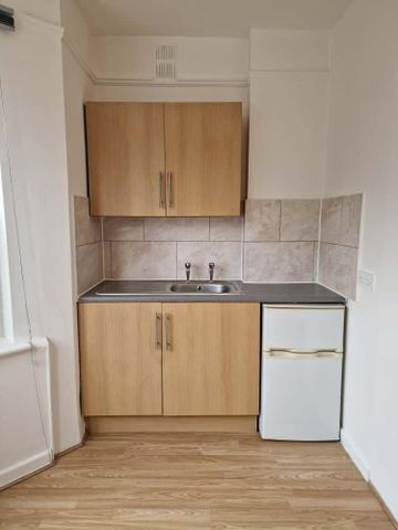 1 bedroom in a house share to rent - Photo 5