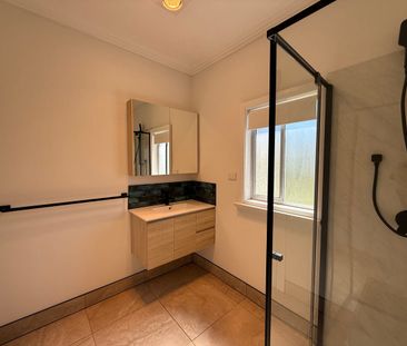 Convenient location, Live Here! - Photo 5