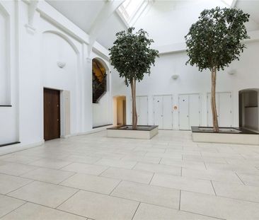 Exceptional one bedroom apartment in a converted school. - Photo 1