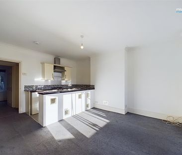 **6 Month Tenancy With Sales Viewings To Be Conducted At Agreed Times** Two bedroom apartment, with small courtyard area, close to Brighton station and shops, pubs and food eateries on London Road. Offered to let un-furnished. Available now! - Photo 5