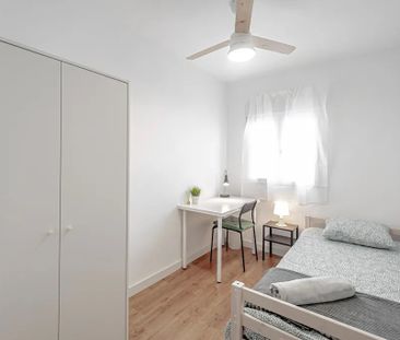 Calle de la Pilarica, Madrid, Community of Madrid 28026 - Photo 5