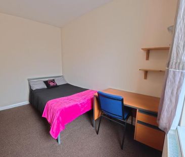 3 bedroom end of terrace house to rent - Photo 5