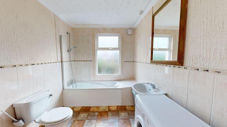 3 bedroom terraced house to rent - Photo 3