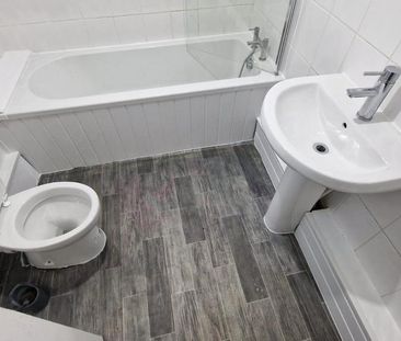 2 bedroom end of terrace house to rent - Photo 4