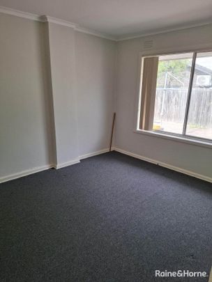 Two Bedroom Unit in Prime St Albans Location - Photo 1
