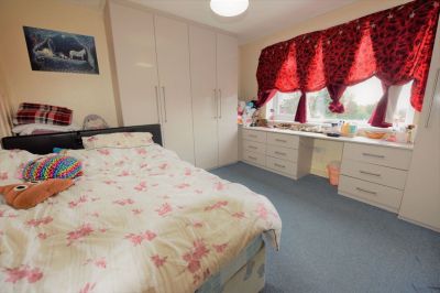 2 bedroom House in Manor Avenue, Leeds - Photo 4