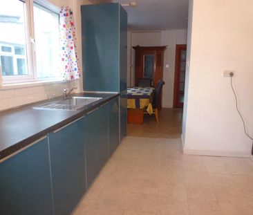 4 bedroom end of terrace house to rent - Photo 1