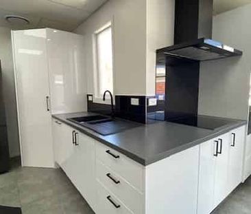 Three Bedroom - City Centre. - Photo 3
