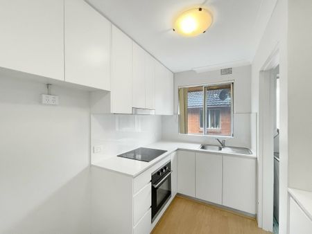 Charming 2 Bedroom Apartment - Photo 4