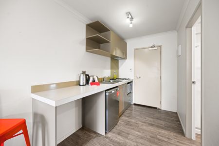 Near new, roomy, quality studio unit only a few minutes' walk to Waikato Hospital. - Photo 4