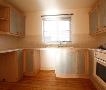 2 bedroom terraced house to rent - Photo 2