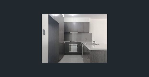 Double garage home - Photo 1