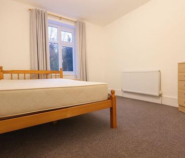 3 bedroom flat to rent - Photo 5