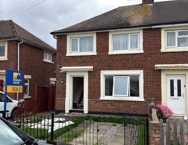 4 bedroom semi-detached house to rent - Photo 1