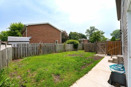 For Lease - 120 Jansen Avenue, Kitchener, Ontario - Photo 3