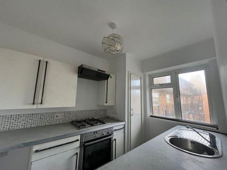 2 bedroom flat to rent - Photo 4