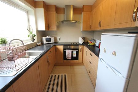 2 Bed Flat, Beaufort Court, N11 - Photo 2